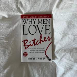 Jag tyckte detta var en intressant, lärorik och rätt komisk bok med fokus på mäns psykologi kring kärlek och attraktion. Läst en gång därmed ytterst lite slitage. Köpt för 179kr - Säljer för 90kr 