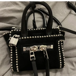 Zadig väska  - Zadig handväska som är så himla fin. Äkthetsbevis och påse medföljer. Nypris runt 5000kr 🖤