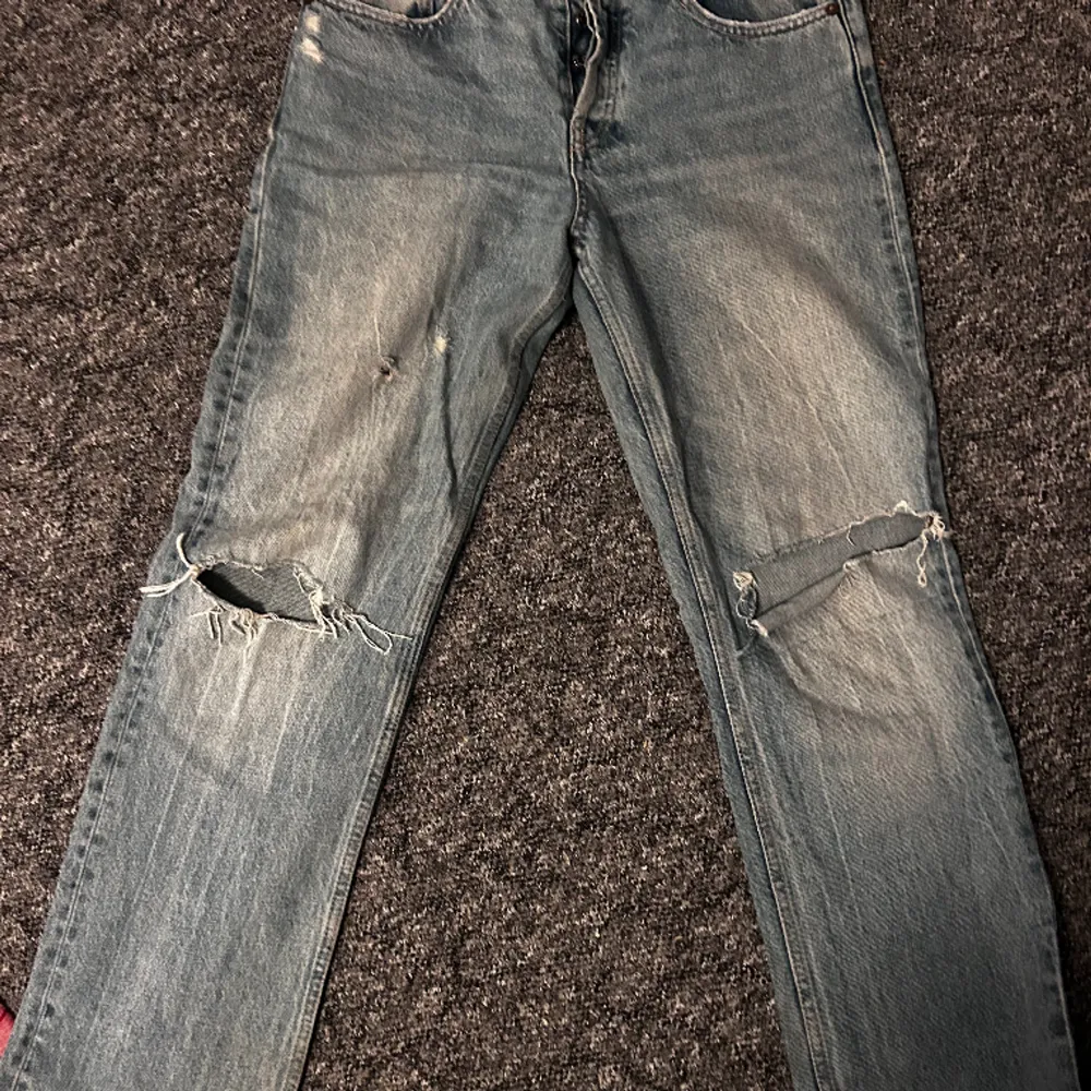 Zara midwaist jeans storlek 38. Jeans & Byxor.