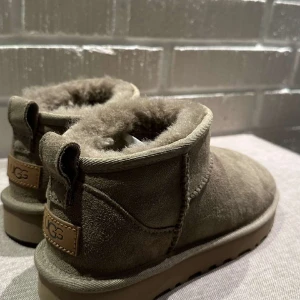 Uggs  - Säljer nu dessa uggs i ultra modellen, då den inte kommer till användning 