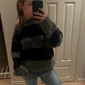 Stickad tröja - Jättemysig oversize stickad tröja från mango.