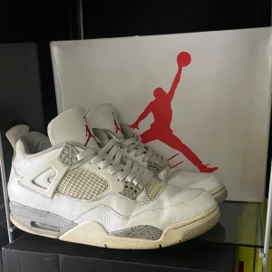 Jordan 4 oreo - 🔥Jordan 4 oreo 🔥🍀Storlek 45,5🍀⭐️Originalboxen och Äkthetsbevis tillkommer ⭐️🦋Kan fraktas eller mötas upp i Stockholm 🦋🌸Pris kan diskuteras vid snabb affär 🌸