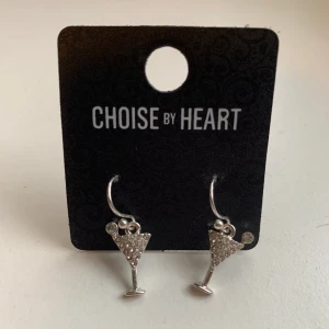 örhängen - oanvända örhängen i silver🙌 nypris 79kr