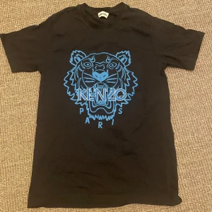 Kenzo Paris tröja  - Knappt använd. Säljer väldigt billigt