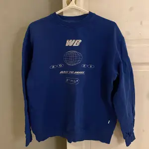 En blå sweatshirt från woodbird, storlek S