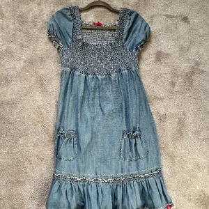 Jeansklänning - Superskön jeansklänning i mjukt materiel 