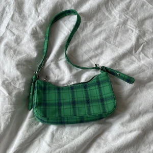 Pull and vear väska  - Jättefin väska från pull and bear som inte kommer till användning. 