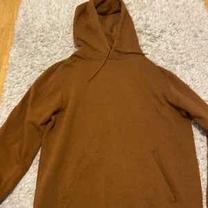 Hoodie ifrån H&M - Andvänder aldrig den men det är en over zisad
