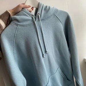 Turkos/ blå hoodie - Använt skick, supermjuk och skön på vintern🩵