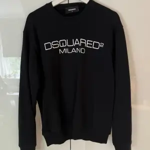 Säljer en svart Dsquared2 tröja i storlek S (stor S passar M). Säljes pga för stor. Köpt för ca 5000kr. Säljer för 1200kr. 