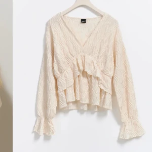 Gina blus  - Hej, säljer denna populära blusen från gina, säljer en eftersom jag fick två i födelsedagspresent💗 den är verkligen jätte fin💞 köptes för 400