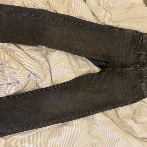 Jack&Jones Jeans - Säljer dessa snygga jeans, då dom inte kommer till användning. Dom är knappt använda och är i nyskick.