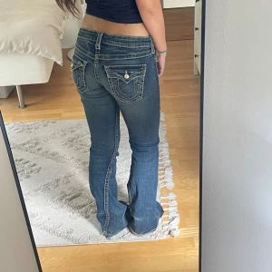 True Religion jeans - !INTRESSEKOLL! Funderar över att sälja mina true religion jeans🤗Midjemått: 37cm  Innerbenslängd: 85cm