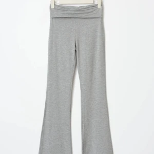 Yoga pants - Köparen står för frakt Hej jag säljer ett par yoga pants i storlek xxs. De är från Gina tricot och i bra skick säljer då de är för små😊