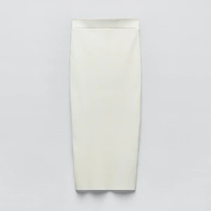 Ribbstickad kjol - Säljer min ribbstickade kjol från zara!🩷