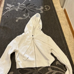 Kofta från Gina oanvänd  - Helt ny stl s 