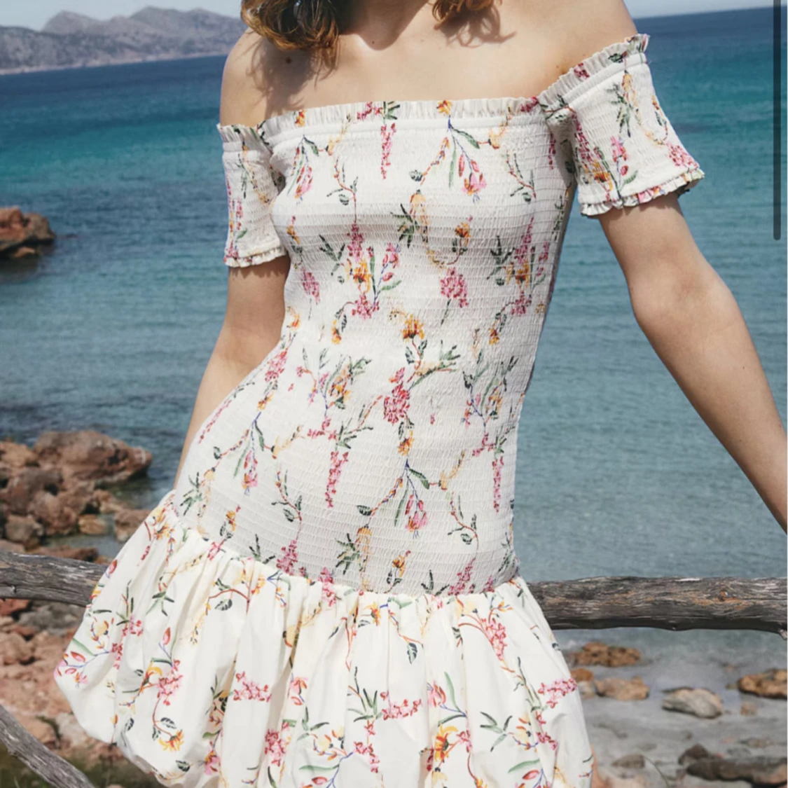 Vit blommig klänning från HM