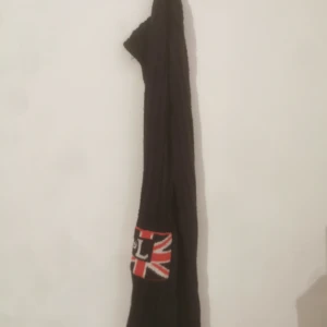 Henry loyd halsduk  - Henry loyd halsduk som bara dammar i byrålådan. 