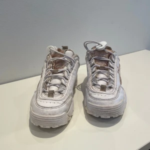 Fila Barnskor stl 33 - Använda i gott skick  Ev. Porto betalas av köpare