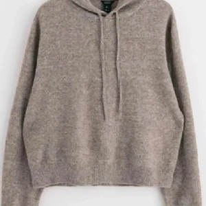 Stickad hoddie  - säljer min jätte fina stickade hoddie från lindex i storlek xs💕säljer pga att den inte kommer till användning längre, tröjan är i bra skick!!💕💕