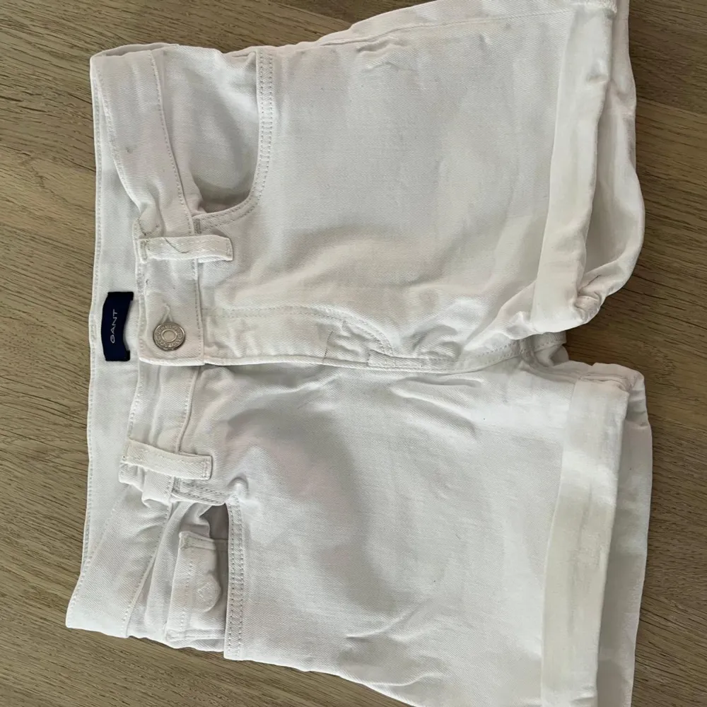 Super snygga shorts från gant som även e nästintill använda- nyskick 😍. Shorts.