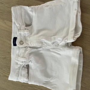 Snygga gant shorts 🤩🤩🔥 - Super snygga shorts från gant som även e nästintill använda- nyskick 😍