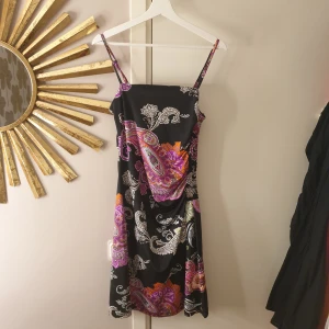 Klänning  - Använts få gånger 