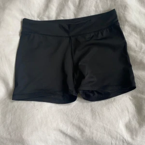 Cykelbyxor - Korta cykelbyxor/träningsshorts, bra skick!