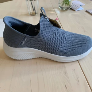 Scetchers - Fina skor från Sketchwrs strl 40