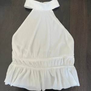 Halterneck topp - Superfin topp som man knyter i ryggen säljer även samma i svart