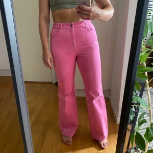 Byxor - Snygga, rosa manchesterbyxor från Carlings. Nyskick!