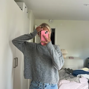 Stickad tröja - Från hm, använd därav billigt pris🥰