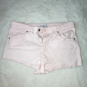 Ljusrosa jeansshorts  - Supersnygga jeansshorts i ljusrosa 🩷