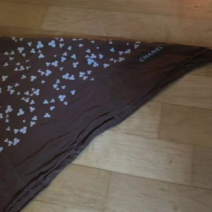 Chanel scarf - Vintage . I fint skick .  Värderad genom auktionsverk . 