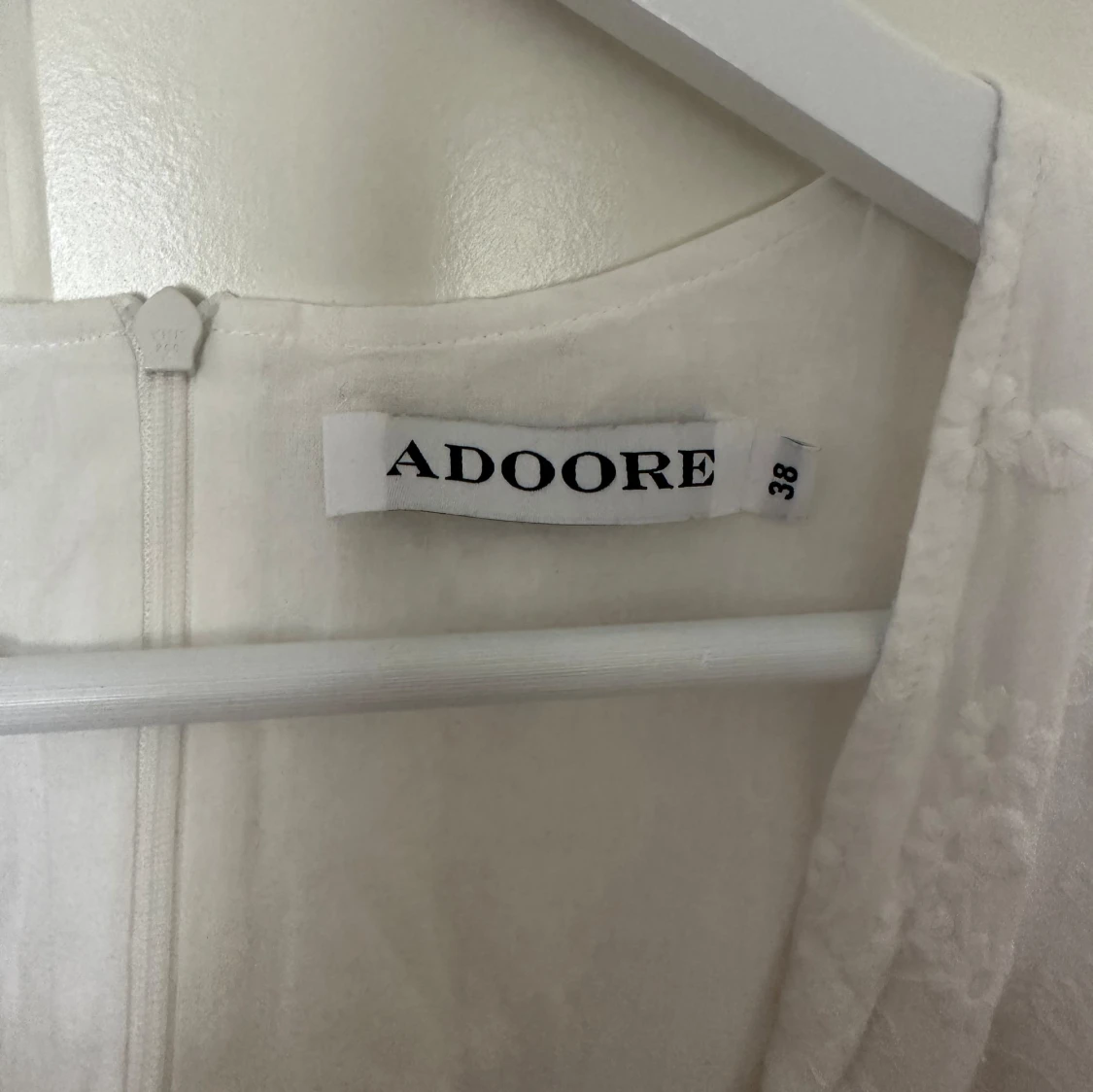 Eftertraktad klänning från adoore.  - 91