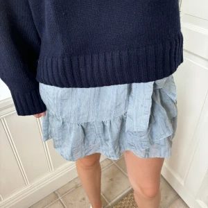 Blå kortkjol 💙 - Jättefin ljusblå kjol från Neo Noir!! Lite osäker på storleken men skulle tro xs/s. Bra skick och säljer för att jag inte får användning av den 💕