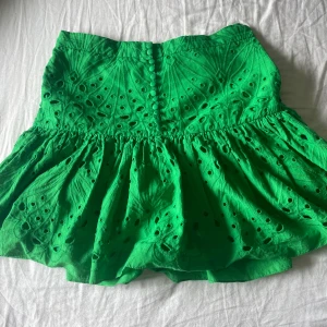 Zara kjol - Säljer den här kjolen då den inte passar mig längre💗 Den är i bra skick och har inga defekter