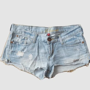 Jeansshorts  - Randiga jeans shorts perfekta till sommaren