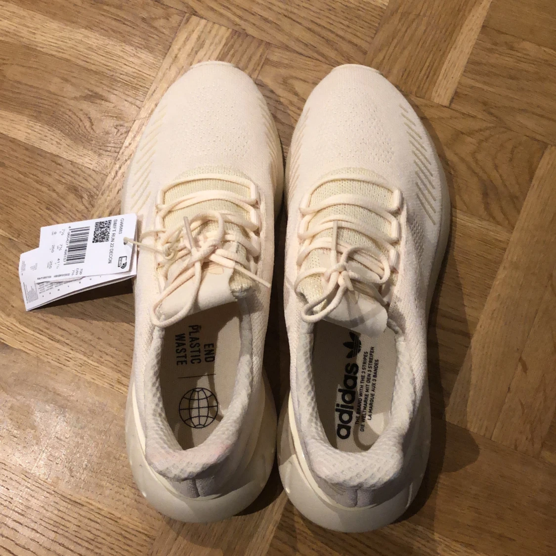 Beige sneakers från Adidas - 90