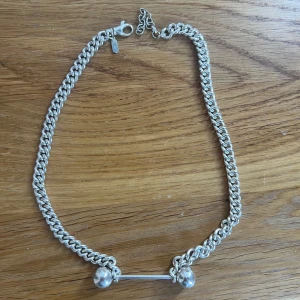Maria Nilsdotter Strongest Girl In The World halsband  - Mycket gott skick, bara använd ett fåtal gånger. Nypris: 6595kr 