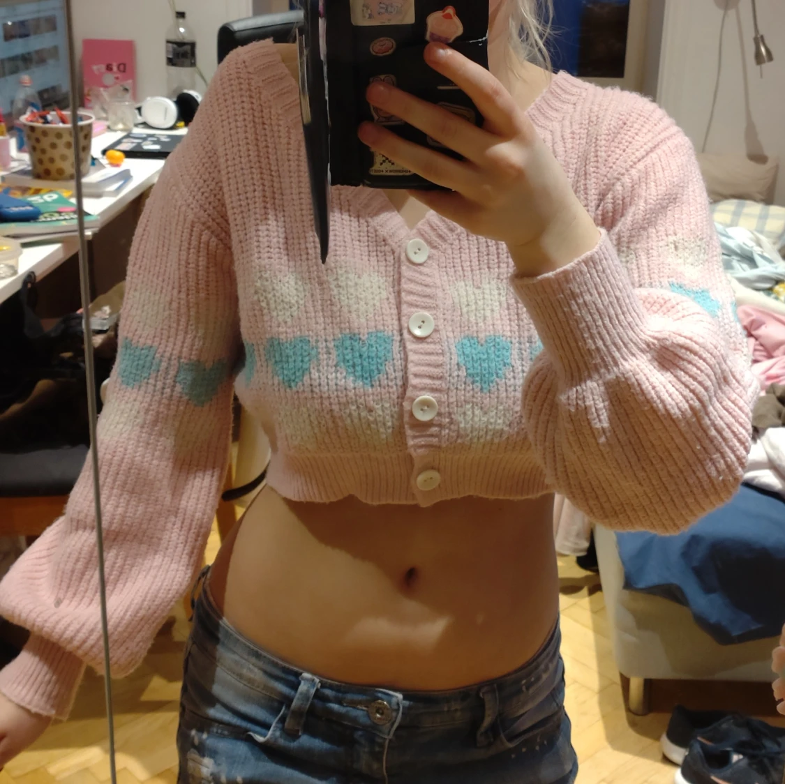 Gullig stickad kofta