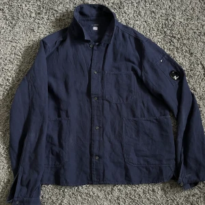 CP Company overshirt  - Tjena! Säljer min CP company overshirt som är sparsamt använd. Storlek M/L och kvitto finns! Kan gå ner lite i pris vid snabb affär!