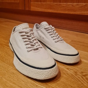 EYTYS Laguna NYA  - Helt oanvända för mycket lägre pris. Storlek 44. Extra skosnören inkluderat. Kan skicka fler bilder. Skriv om du har funderingar 🌟