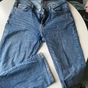 Lågmidjade jeans i modellen Twig