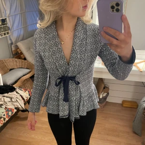 odd molly kofta - odd molly liknande kofta! SÅÅÅ söt och snygg och så gosig! älskar den men inte riktigt min stil längre😍