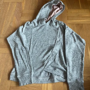 Långärmad  - Grå långärmad med handskar 