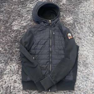 Parajumper cardigan - Nypris 3000kr       Skick 8/10      Storlek XS/S