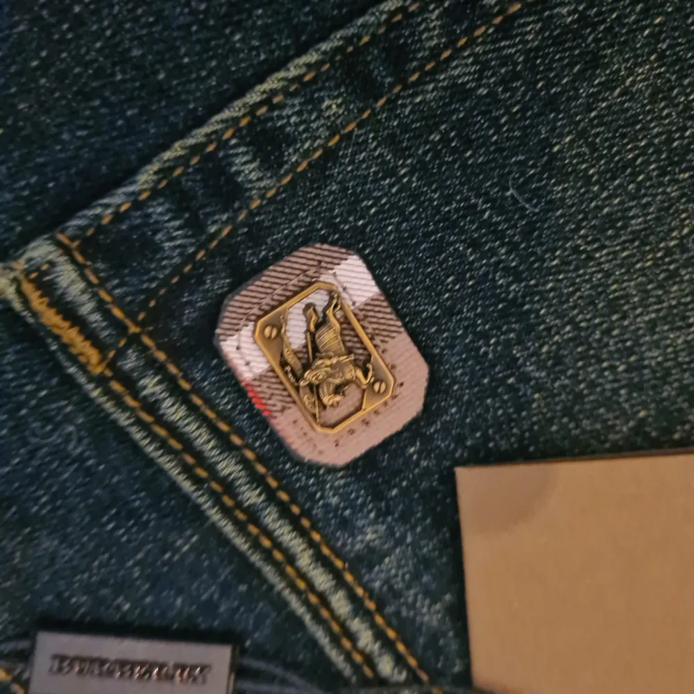 Säljer burberry jeans size 31 . Jeans & Byxor.