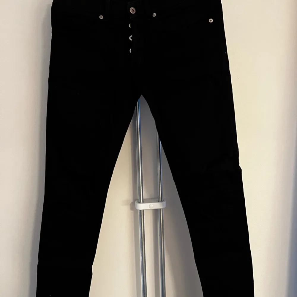 Snygga dondup jeans i storlek 32. Knappt använda och väldigt bra skick, som nya. Kan mötas centralt Gbg eller frakta . Jeans & Byxor.