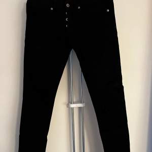 Snygga dondup jeans i storlek 32. Knappt använda och väldigt bra skick, som nya. Kan mötas centralt Gbg eller frakta 